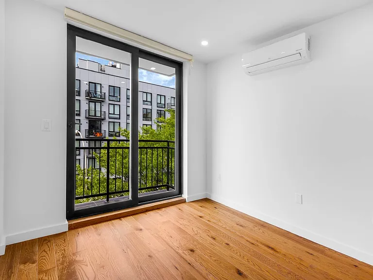 2316 Clarendon Rd #3C — Photo 1