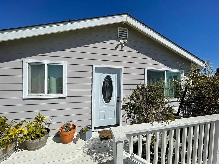 3693 Valley St — Photo 2