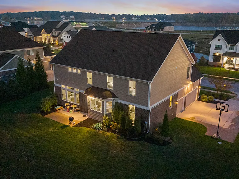 10599 Geist View Dr — Photo 7