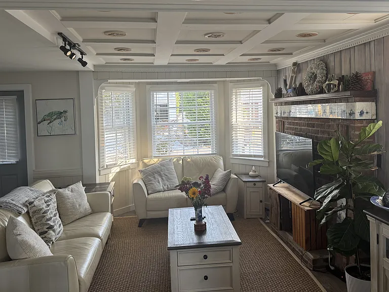 725 Bay Ave — Photo 6