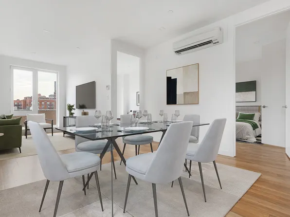 138-25 Barclay Avenue image 2 of 25