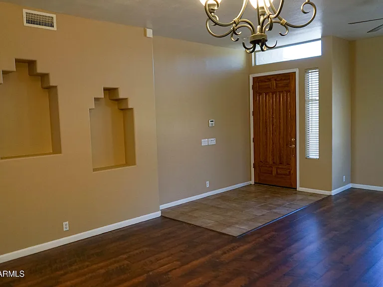 541 N Danielson Way — Photo 6