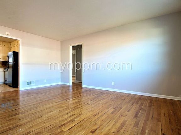 4th image of 810 N 46th St #11