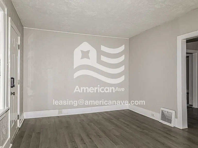 1432598_012_bedroom_12.jpg