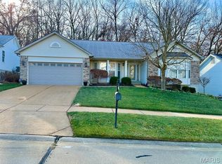 3071 Crystal Lake Dr, Saint Louis, MO 63129