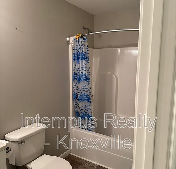2419 E Glenwood Ave — Photo 19