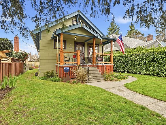 3rd image of 3203 SE 66th Ave
