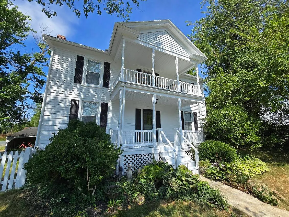 4 bed, 1777 sqft, $2,360 — Photo 4