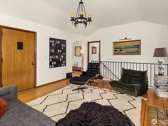 4th image of 2624 W Plymouth Street