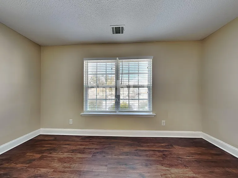 738 Laurel Hill Cir — Photo 14