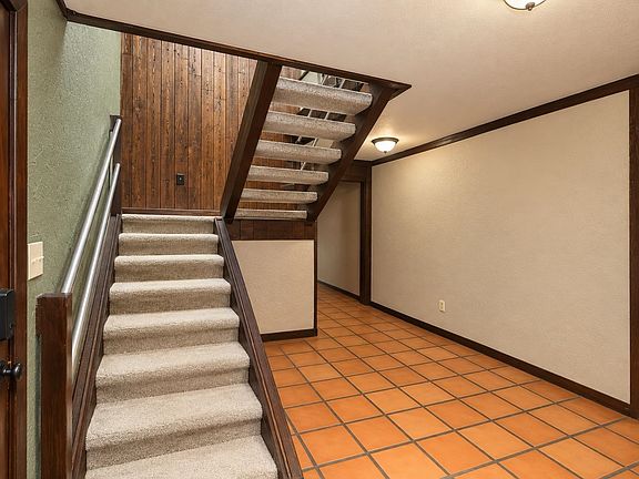 3rd image of 4 Misty Glen Ct