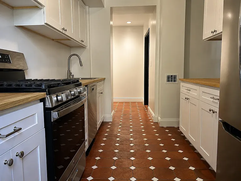 274 Clinton Ave #1 — Photo 4