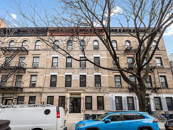3rd image of 792 Park Pl