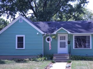 16 E Lincoln Ave, Dundee, IL 60118