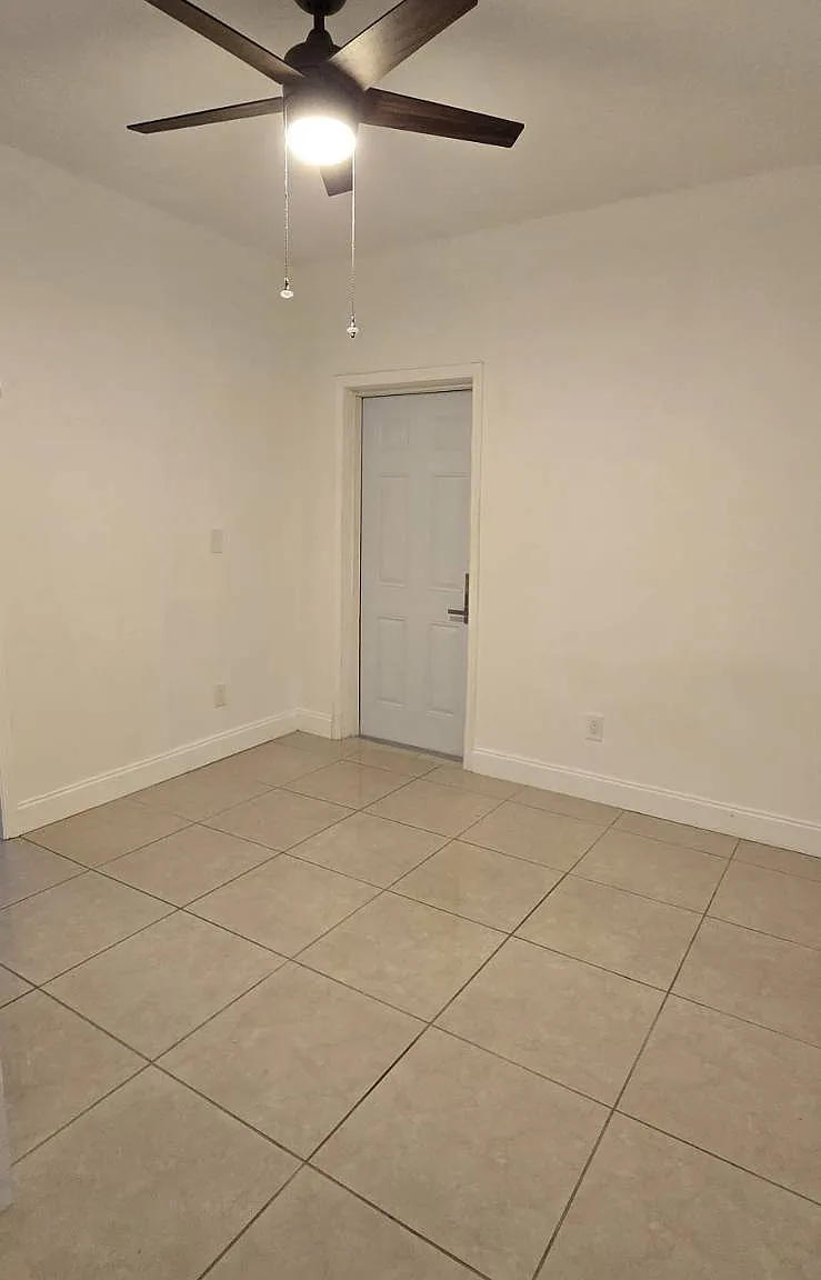 Studio, 1.0 bath, 300 sqft, $1,200 — Photo 4