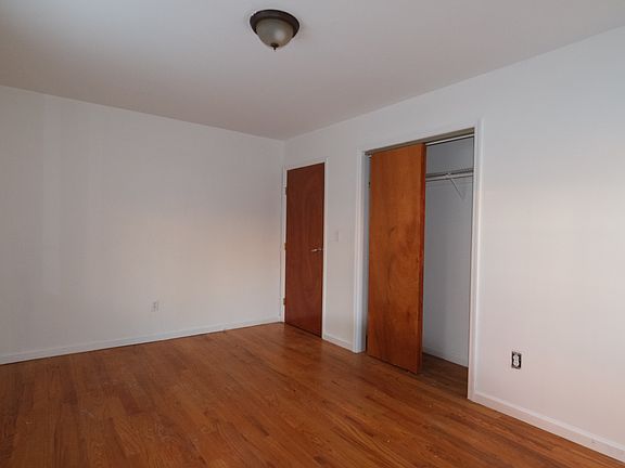 4th image of 2054 Bogart Ave
