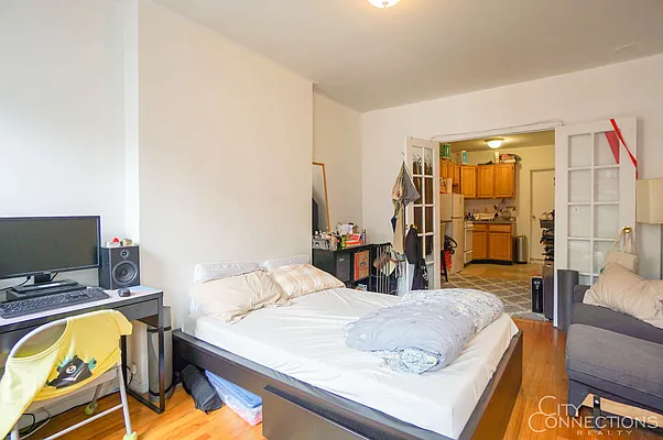 Rented by City Connections Realty | media 16