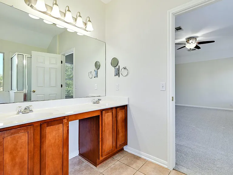 20308 Farm Pond Ln — Photo 28