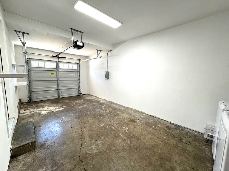 908 Live Oak Dr — Photo 15