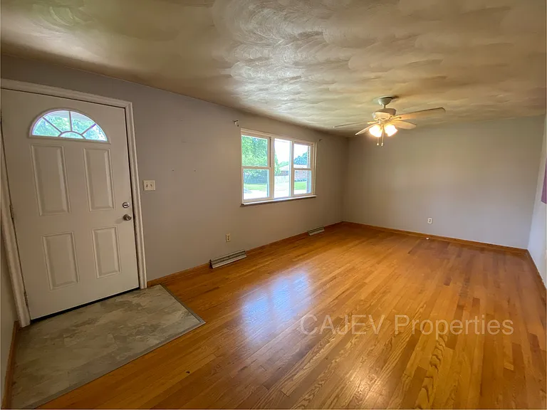 1235 Montego Dr — Photo 3