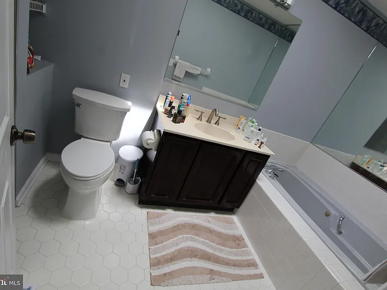 6 Halstead Pl — Photo 19