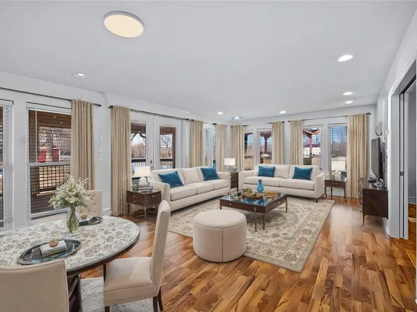 2214 S 16th St, Rogers, AR 72758