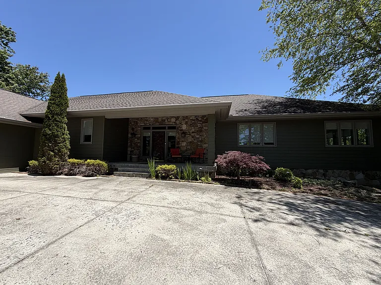 139 Summit Dr — Photo 37