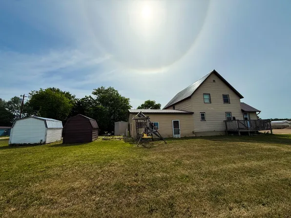 910 Park Ave, Gregory, SD 57533