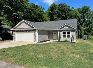 708 Hampton St, Iva, SC 29655