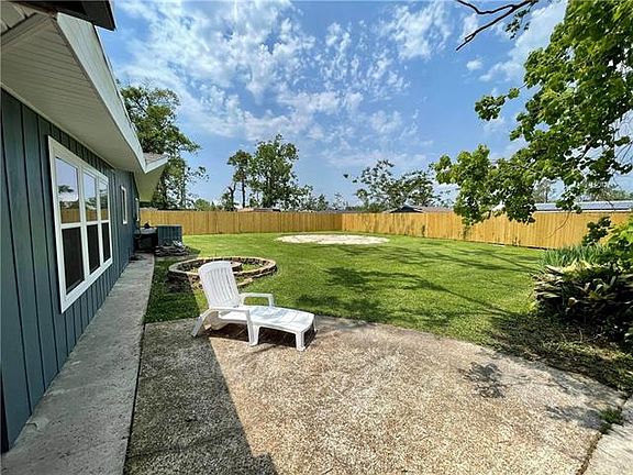 4th image of 404 Hollywood Ln