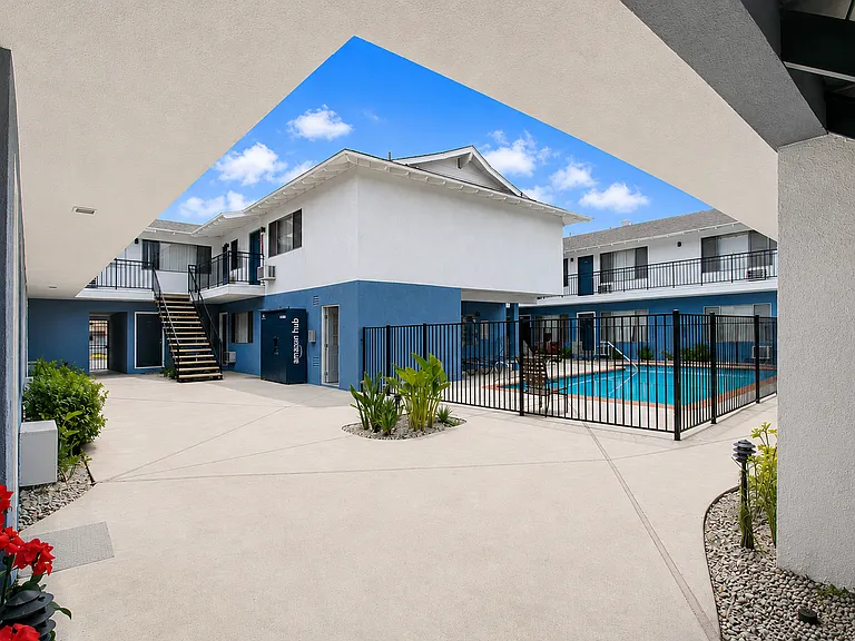 Reseda Apartments | 7650 Reseda Blvd — Photo 7