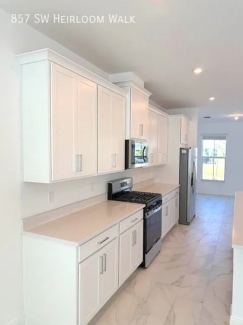 857 SW Heirloom Walk — Photo 3