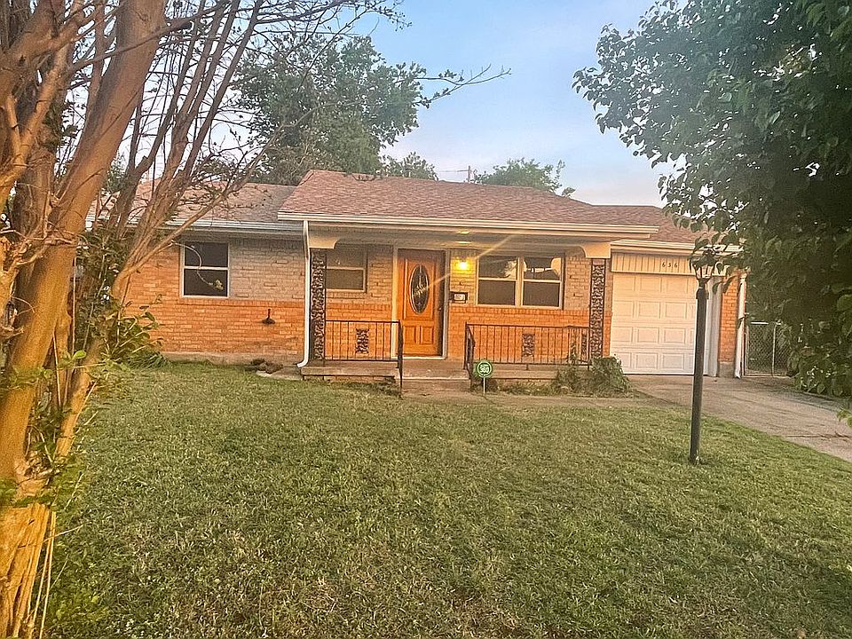 1st image of 636 NW 1st St