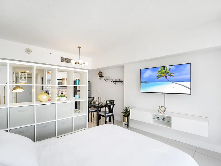 1750 N Bayshore Dr #1214 — Photo 1