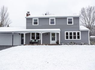 11 Squirrels Heath Rd, Fairport, NY 14450