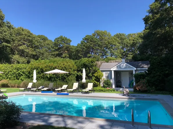 28 Foster Rd, Quogue, NY 11959
