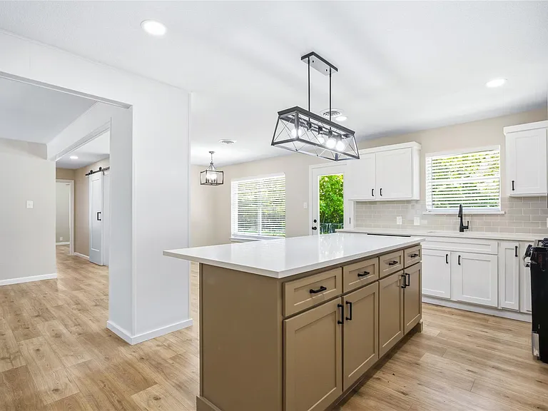 1006 N Grant Dr — Photo 10