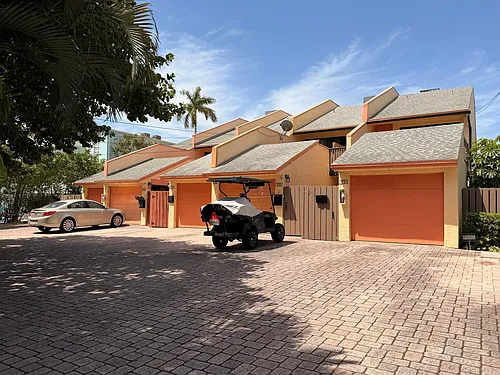 797 S Riverside Dr Photo 1