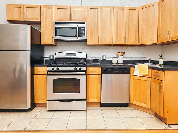 4th image of 1398 Putman Ave #2L