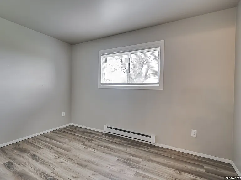 560 W Linwood Ave — Photo 7