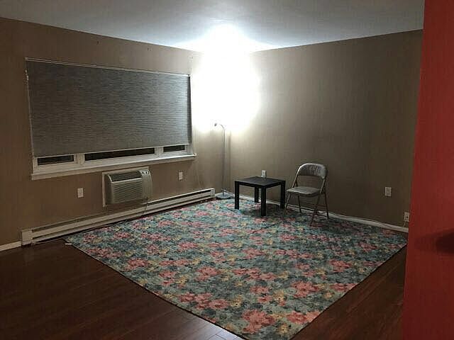 1st image of 43 Lincoln Gdns Unit 43B