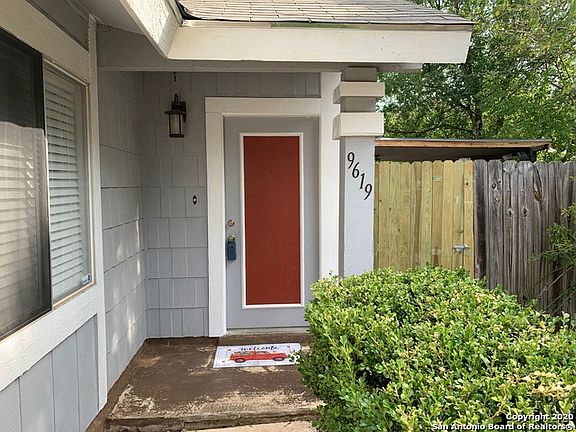 4th image of 9619 Ivy Bend St