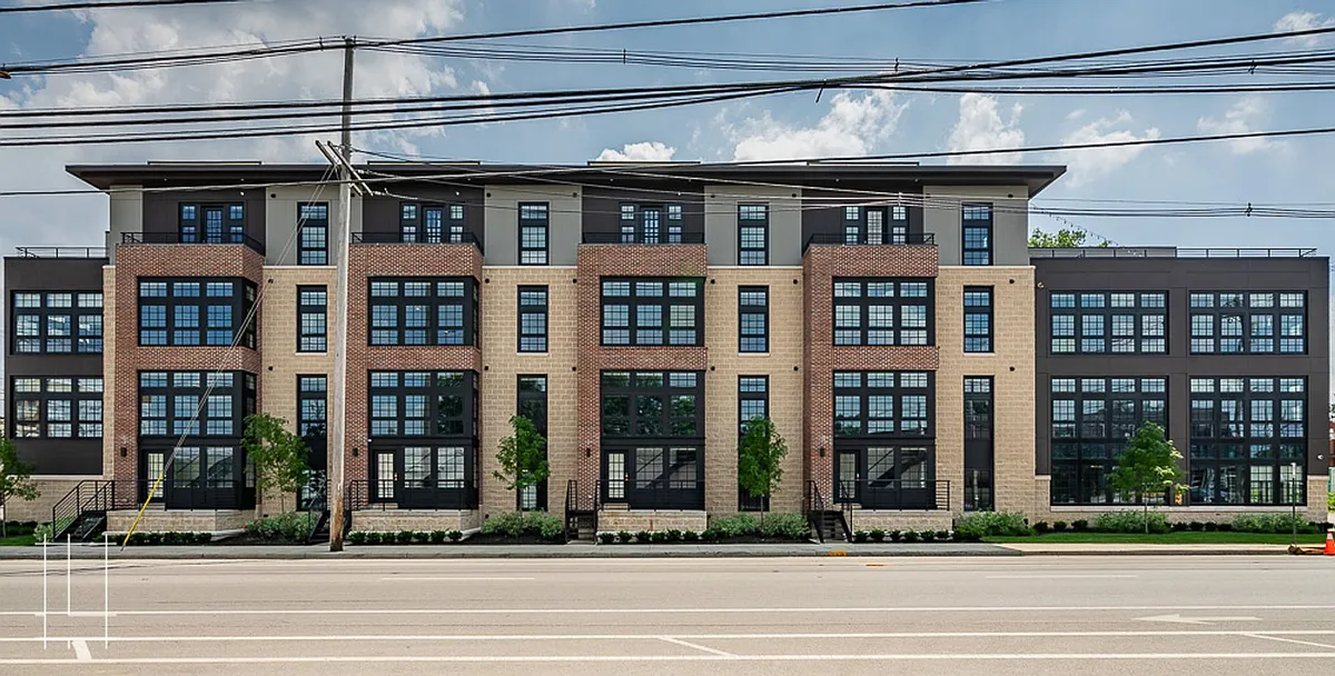 Building Photo - 4th Crossing