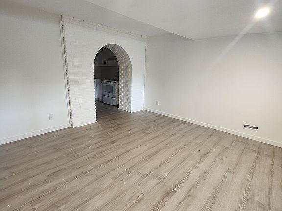 4th image of 4775 Rundlewood Dr NE
