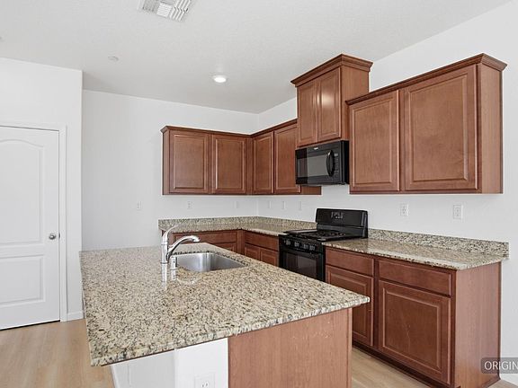 3rd image of 654 Flagstone Dr