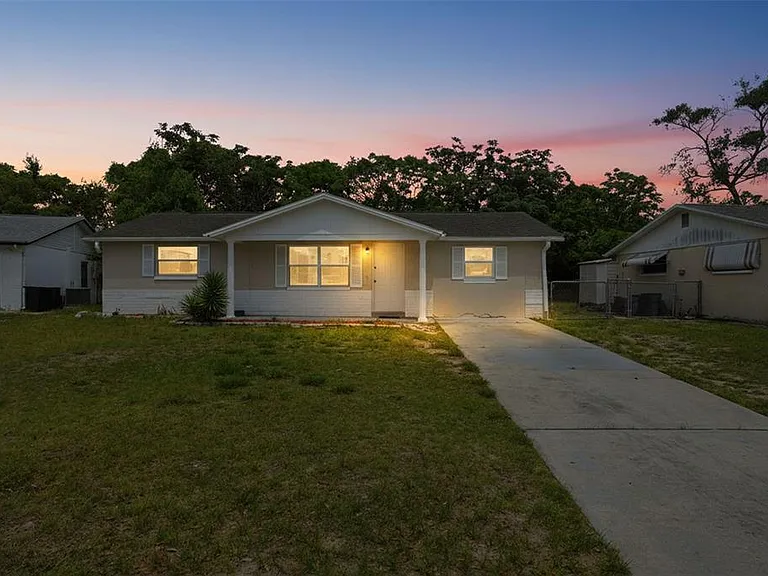 11902 Oceanside Dr — Photo 2