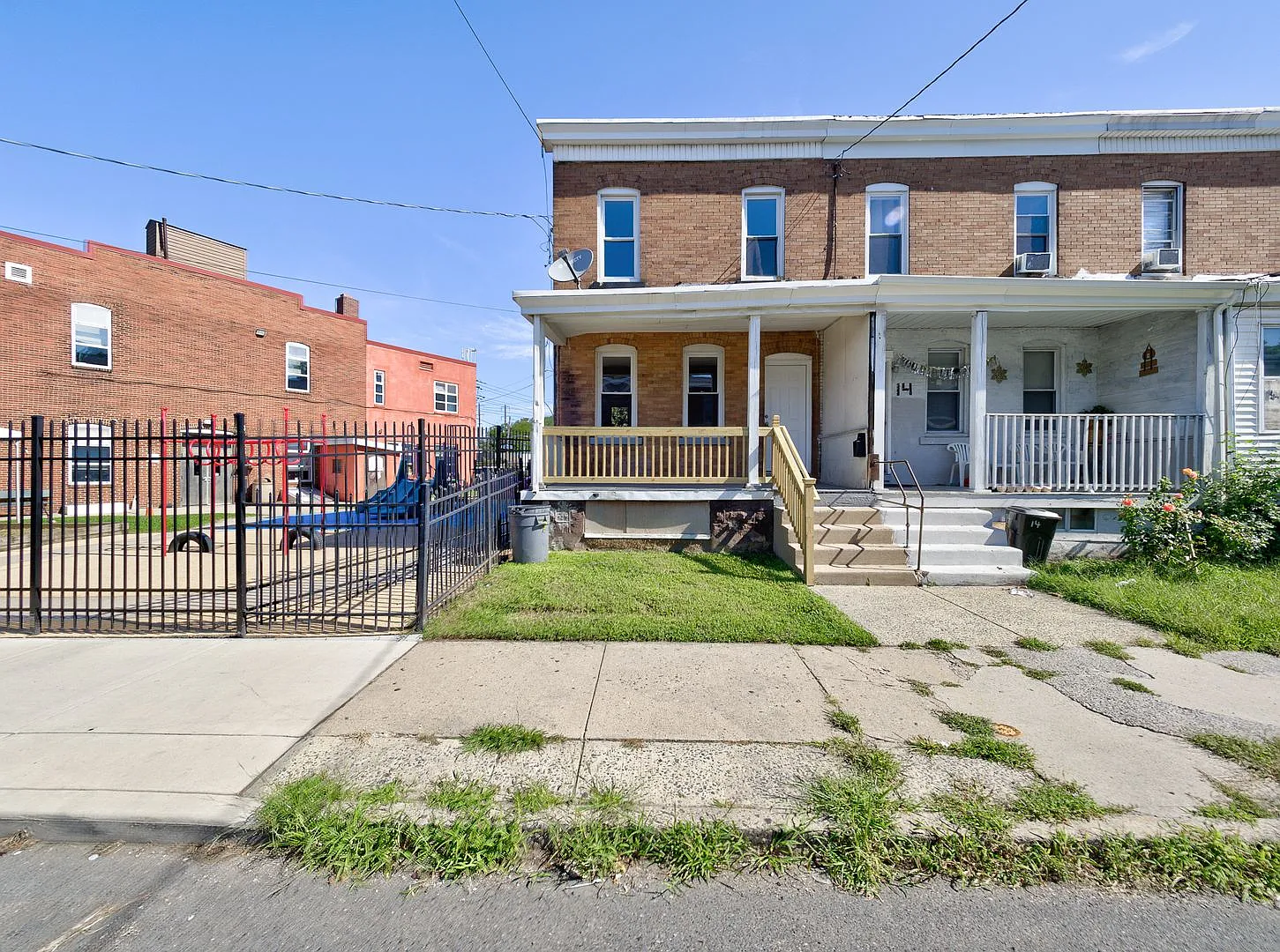 12 Adella Ave — Photo 2