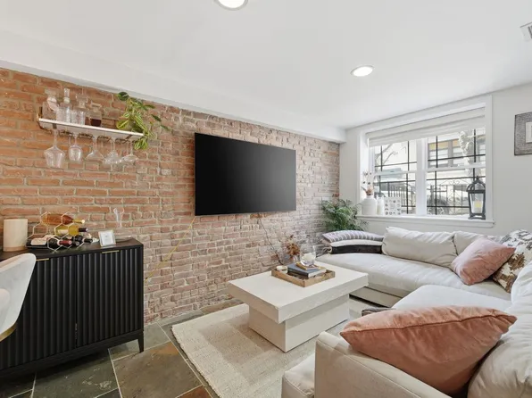 405 Bloomfield Street image 1 of 23