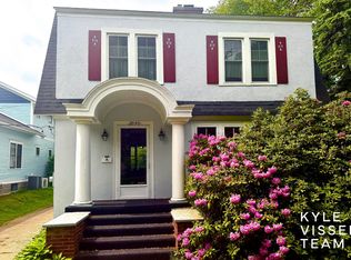 2050 Wealthy St SE, East Grand Rapids, MI 49506