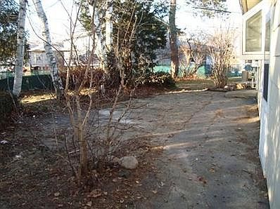 5th image of 911 Central Park Dr